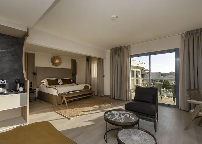 L'acquale Hotel Calvi (Corsica)