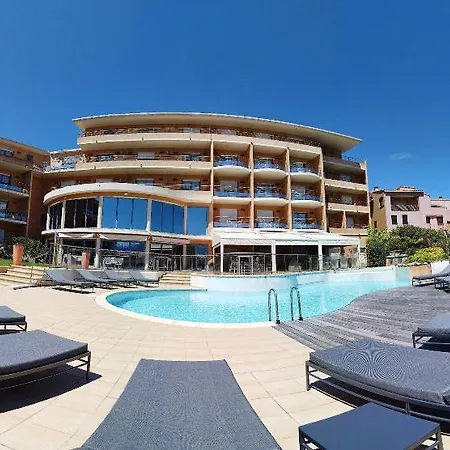 L'acquale Otel 4*
