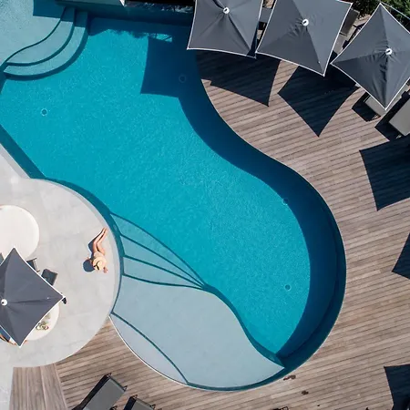 L'acquale Καλβί