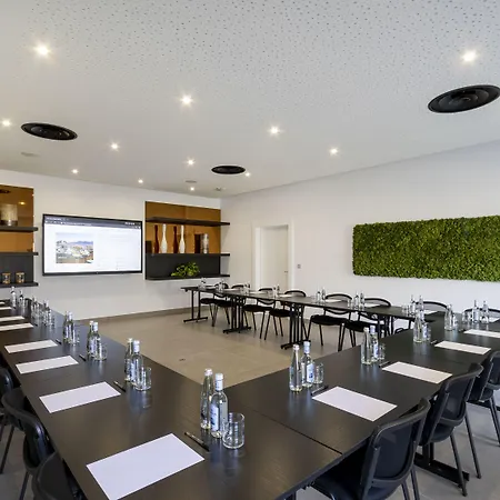 L'acquale Καλβί